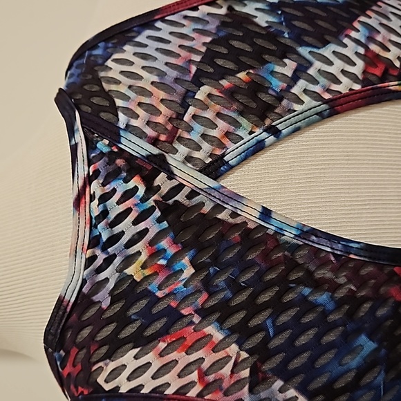 PELOTON WITH Multicolored mesh back exercise workout Medium EUC - Picture 4 of 6